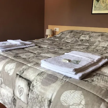 Cheap And Chic Отель Casone (Sondrio)